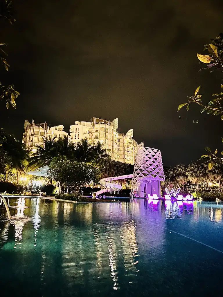 W-Singapore-–-Sentosa-Cove-Pool-View-Night-Time W-Singapore-–-Sentosa-Cove-Pool-View-Night-Time